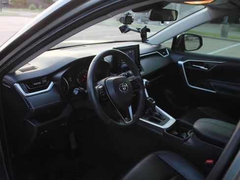 Used 2020 Toyota RAV4 XLE Premium FWD image 24