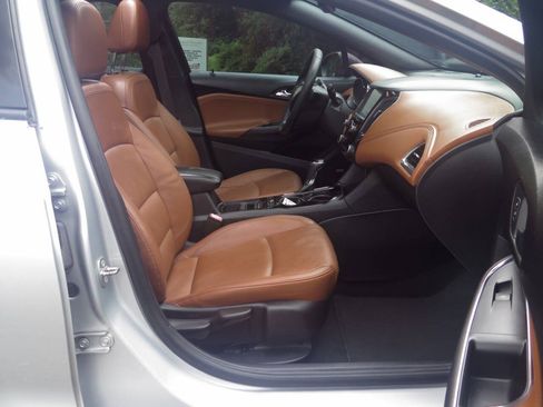 Used 2017 Chevrolet Cruze Premier FWD image 17