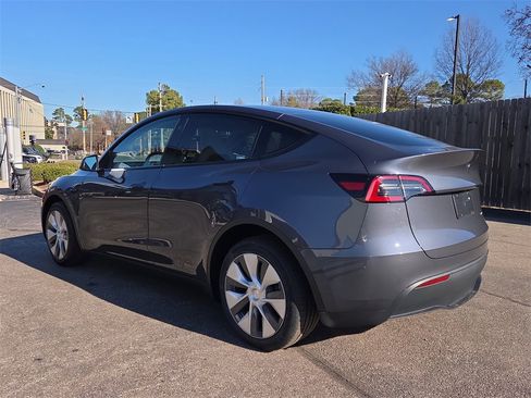 Used 2023 Tesla Model Y Long Range image 3
