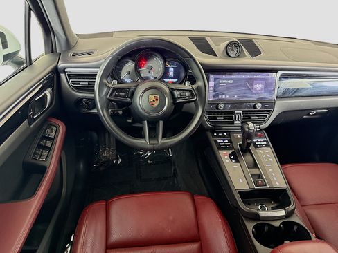 Used 2023 Porsche Macan AWD/4WD image 17
