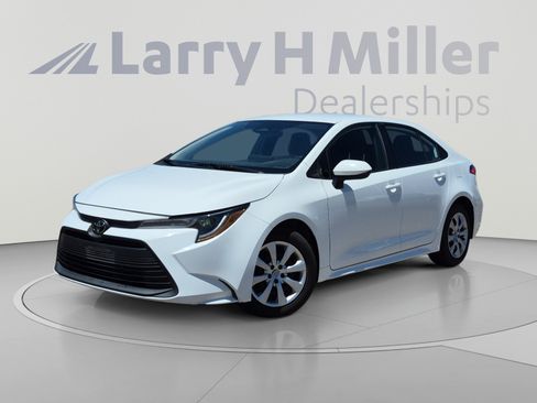 Used 2024 Toyota Corolla LE FWD image 1