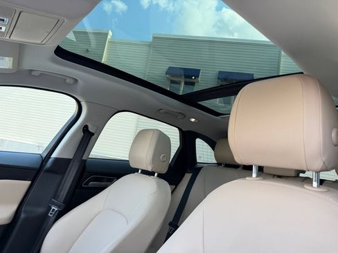 Used 2018 Jaguar F-PACE Premium AWD/4WD image 13