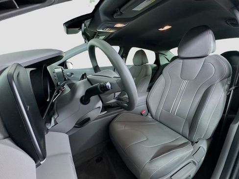 Certified 2023 Hyundai Elantra SEL FWD image 17
