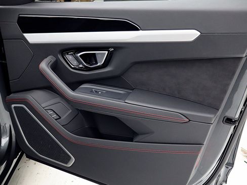 Used 2020 Lamborghini Urus image 49