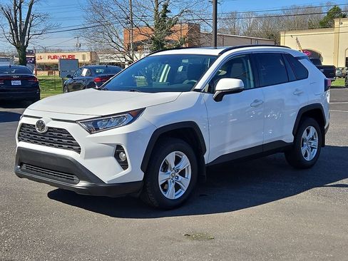 Used 2019 Toyota RAV4 XLE w/ Convenience Package image 3