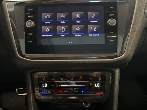 Used 2024 Volkswagen Tiguan SE R-Line image 11