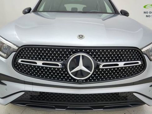 Used 2025 Mercedes-Benz GLC 300 4MATIC image 9