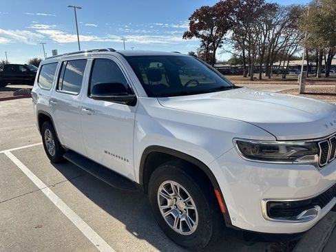 Used 2023 Jeep Wagoneer 4WD image 17