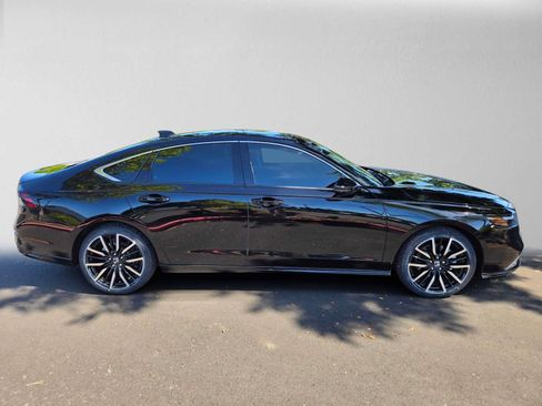 Used 2023 Honda Accord Touring image 2