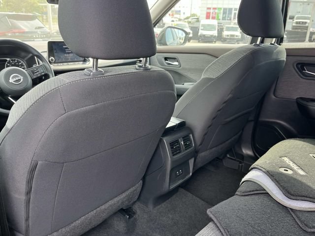 Used 2023 Nissan Rogue SV AWD/4WD image 19