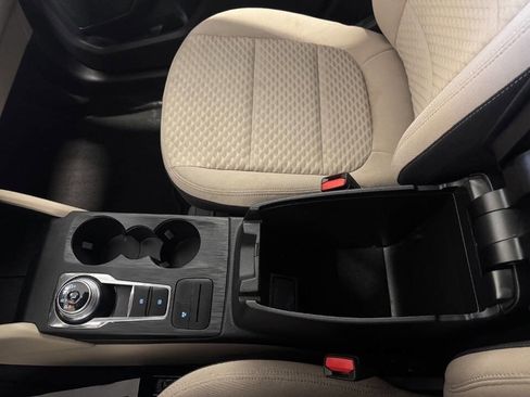 Used 2021 Ford Escape SE image 39