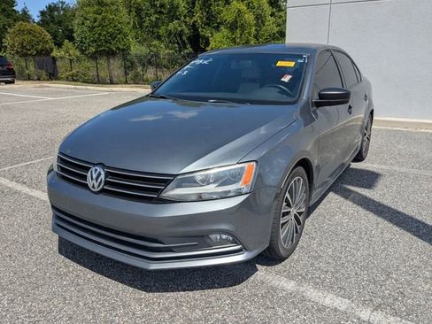 Used 2016 Volkswagen Jetta Sport image 2
