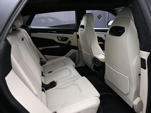 Used 2020 Lamborghini Urus image 28