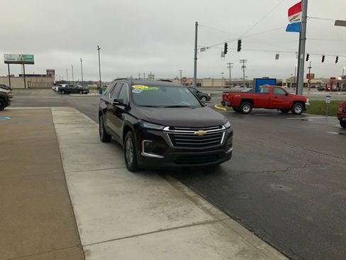 Used 2023 Chevrolet Traverse LT image 4