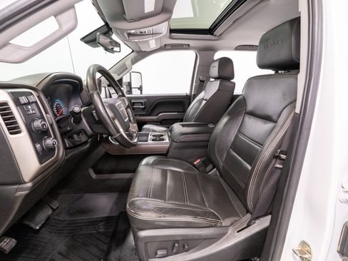 Used 2019 GMC Sierra 2500 Denali w/ Duramax Plus Package AWD/4WD image 17