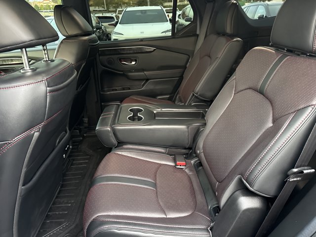 Used 2025 Honda Pilot Black Edition image 6