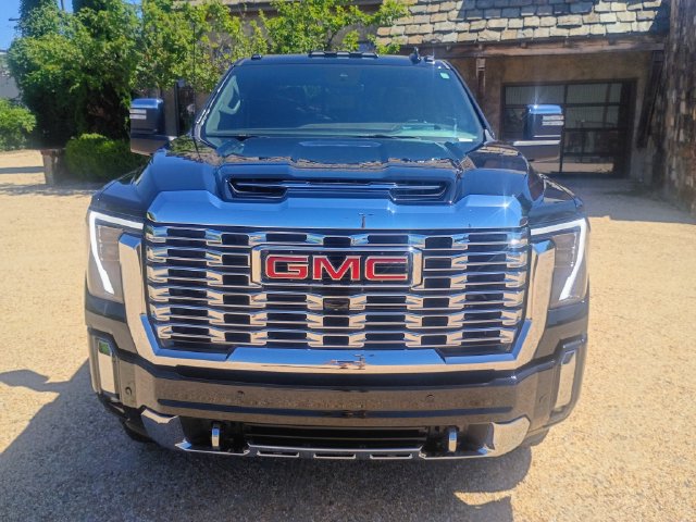 Used 2024 GMC Sierra 2500 Denali w/ Denali Reserve Package AWD/4WD image 3