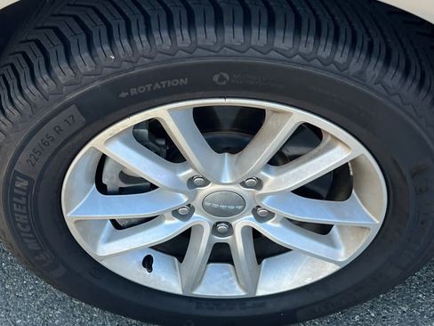 Used 2019 Dodge Grand Caravan SXT image 10