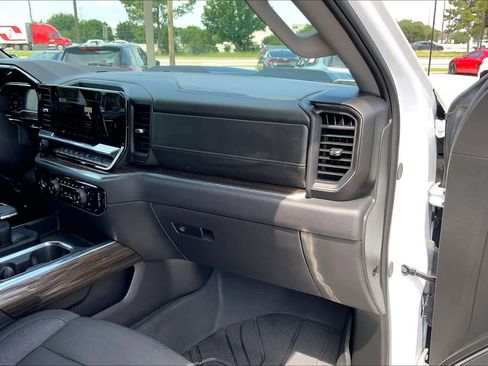 Used 2024 Chevrolet Silverado 1500 LT Trail Boss AWD/4WD image 18