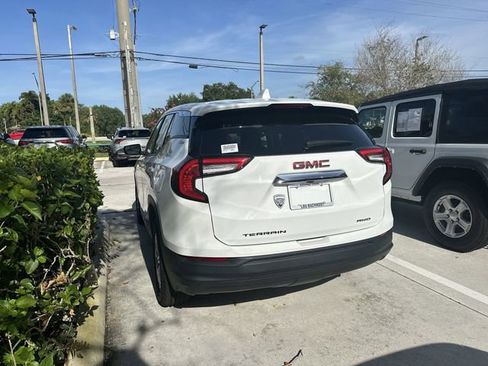 Used 2024 GMC Terrain SLE AWD/4WD image 19