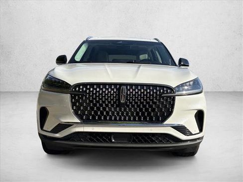 Used 2025 Lincoln Aviator AWD image 3