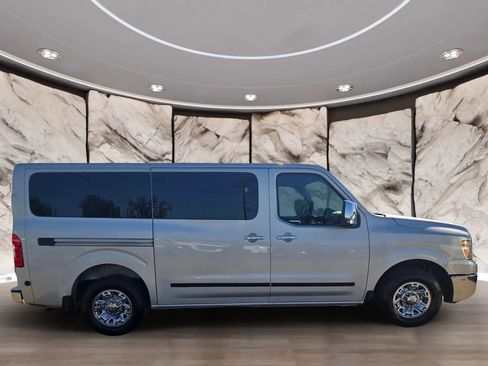 Used 2017 Nissan NV 3500 SL image 5