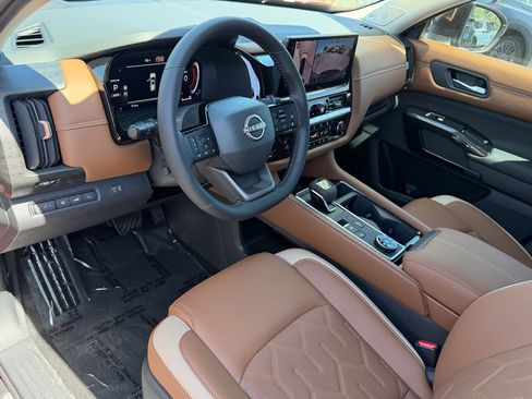 New 2026 Nissan Pathfinder Platinum AWD/4WD image 14