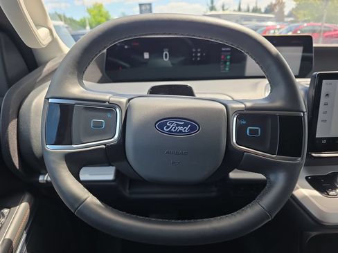 Used 2025 Ford Expedition Active AWD/4WD image 21