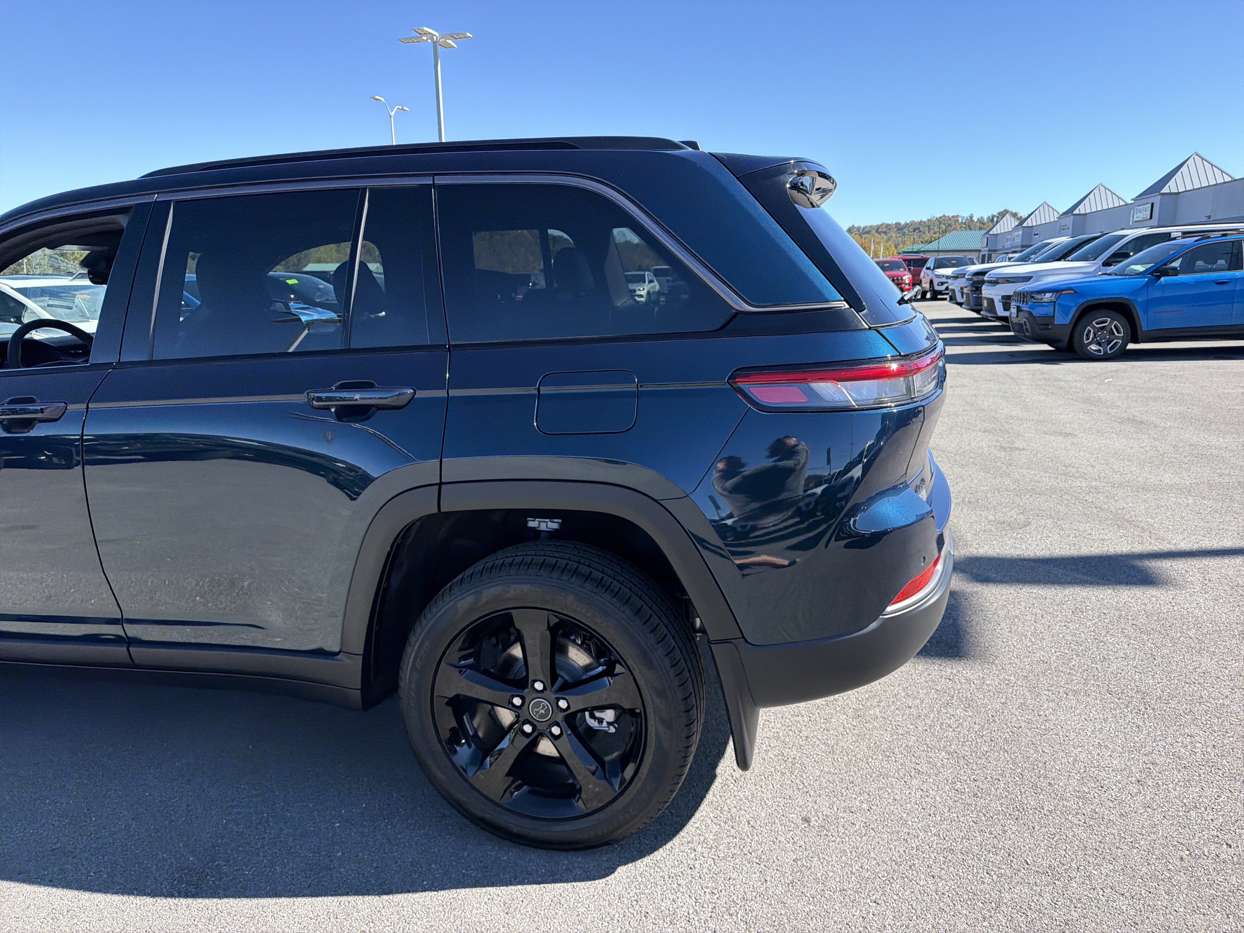 New 2027 Jeep Grand Cherokee Limited AWD/4WD image 9