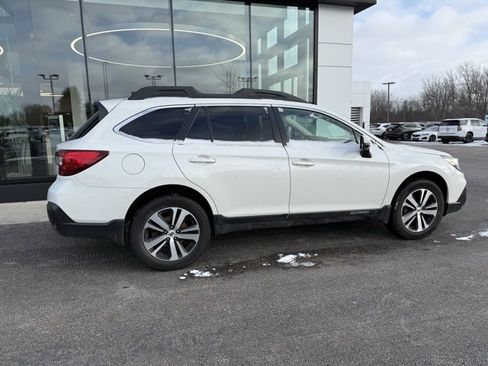 Used 2018 Subaru Outback 2.5i Limited image 2