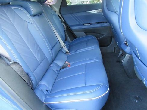 New 2026 Cadillac Optiq Luxury 2 image 32