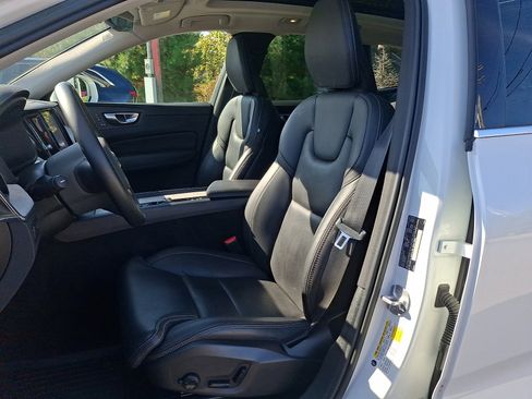 Certified 2022 Volvo XC60 B5 Inscription w/ Climate Package image 13