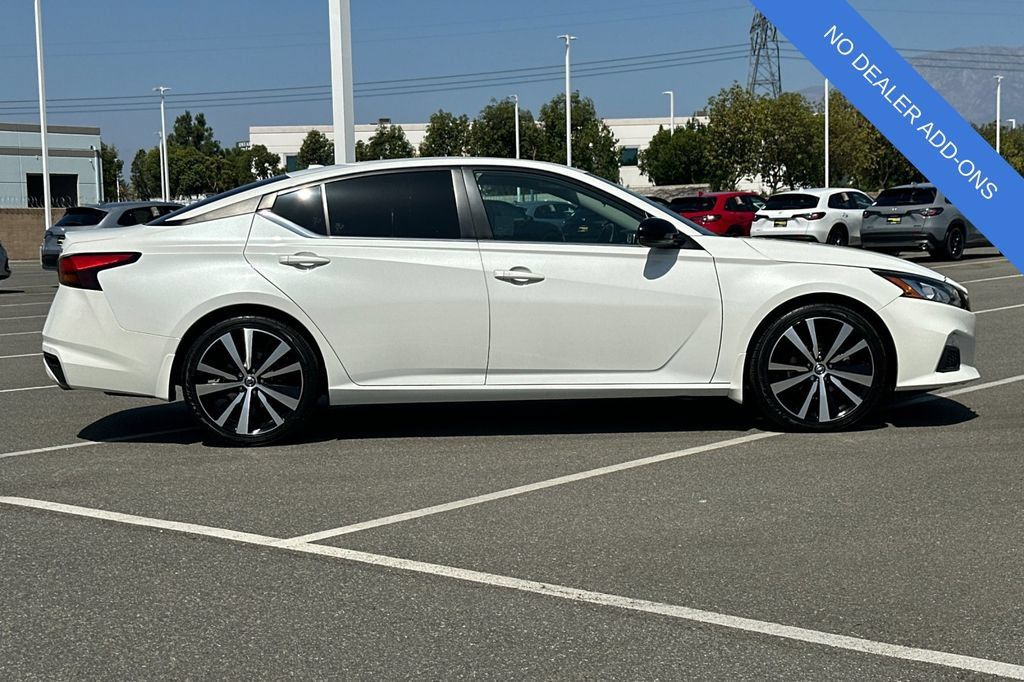 Used 2020 Nissan Altima 2.5 SR w/ Premium Package FWD image 3