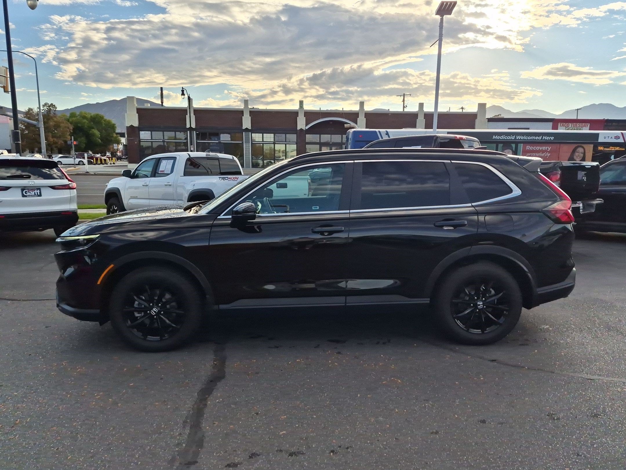 Used 2025 Honda CR-V Sport image 9