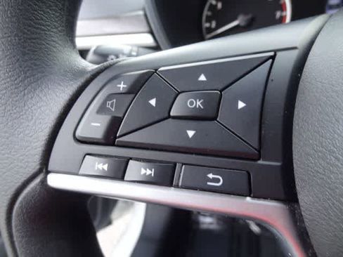 Used 2025 Nissan Altima 2.5 SV FWD image 17