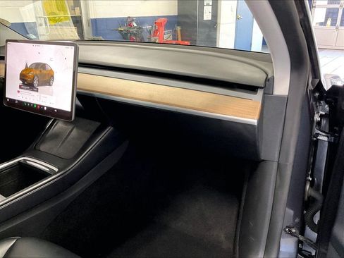 Used 2024 Tesla Model Y Long Range AWD/4WD image 13