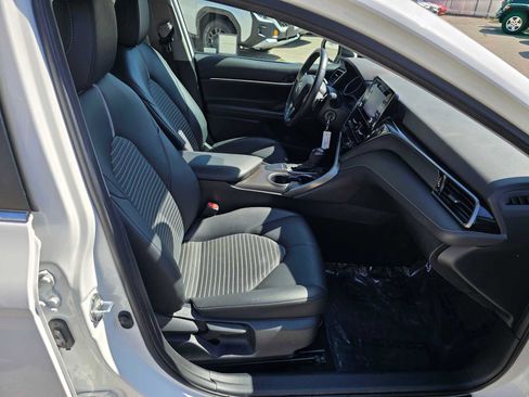 Used 2023 Toyota Camry SE FWD image 11