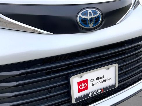 Used 2024 Toyota Sienna XLE FWD image 29