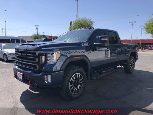 Used 2020 GMC Sierra 2500 AT4 w/ AT4 Premium Package AWD/4WD image 4