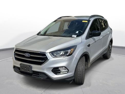 Used 2018 Ford Escape SE w/ SE Sport Appearance Package FWD image 2