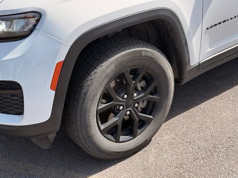 Used 2024 Jeep Grand Cherokee Altitude AWD/4WD image 11