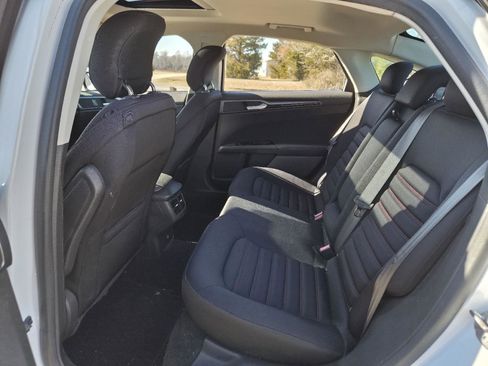 Used 2015 Ford Fusion SE w/ Equipment Group 201A image 12