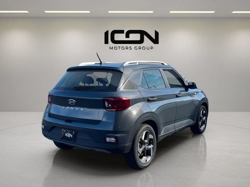 Used 2025 Hyundai Venue SEL FWD image 5