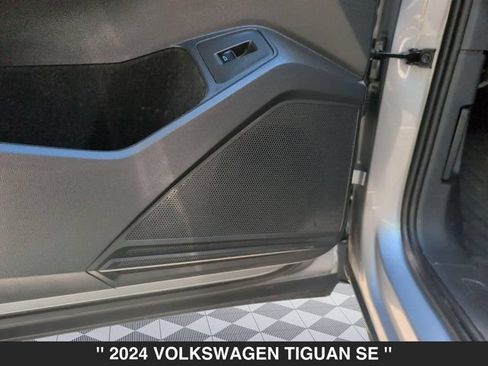 Used 2024 Volkswagen Tiguan SE AWD/4WD image 13