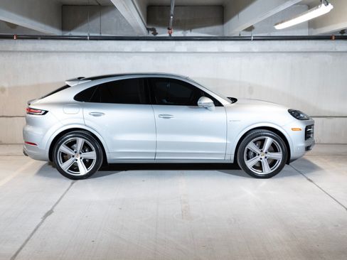 Certified 2024 Porsche Cayenne Coupe AWD/4WD image 8