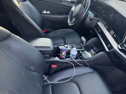 Used 2024 Kia Sportage EX image 5