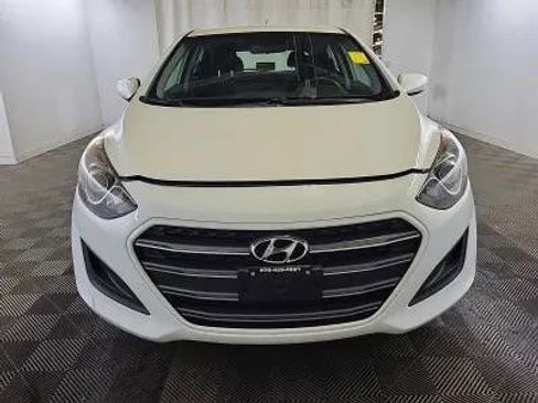Used 2017 Hyundai Elantra GT image 2