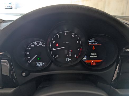 Used 2025 Porsche Macan image 34