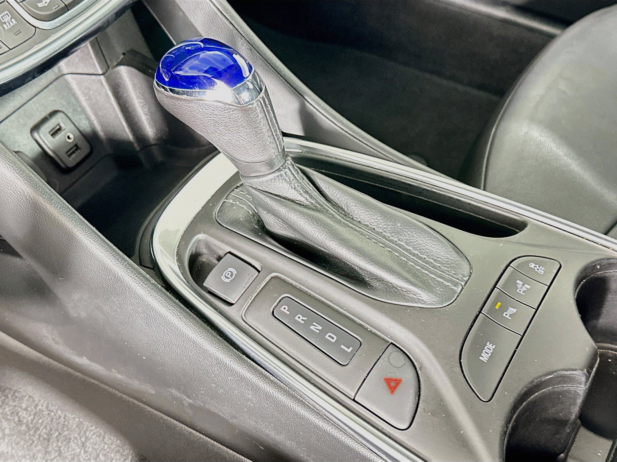 Used 2018 Chevrolet Volt Premier w/ Driver Confidence Package FWD image 25