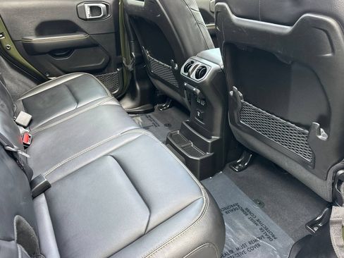 Used 2024 Jeep Wrangler Unlimited Sahara w/ Technology Group AWD/4WD image 19